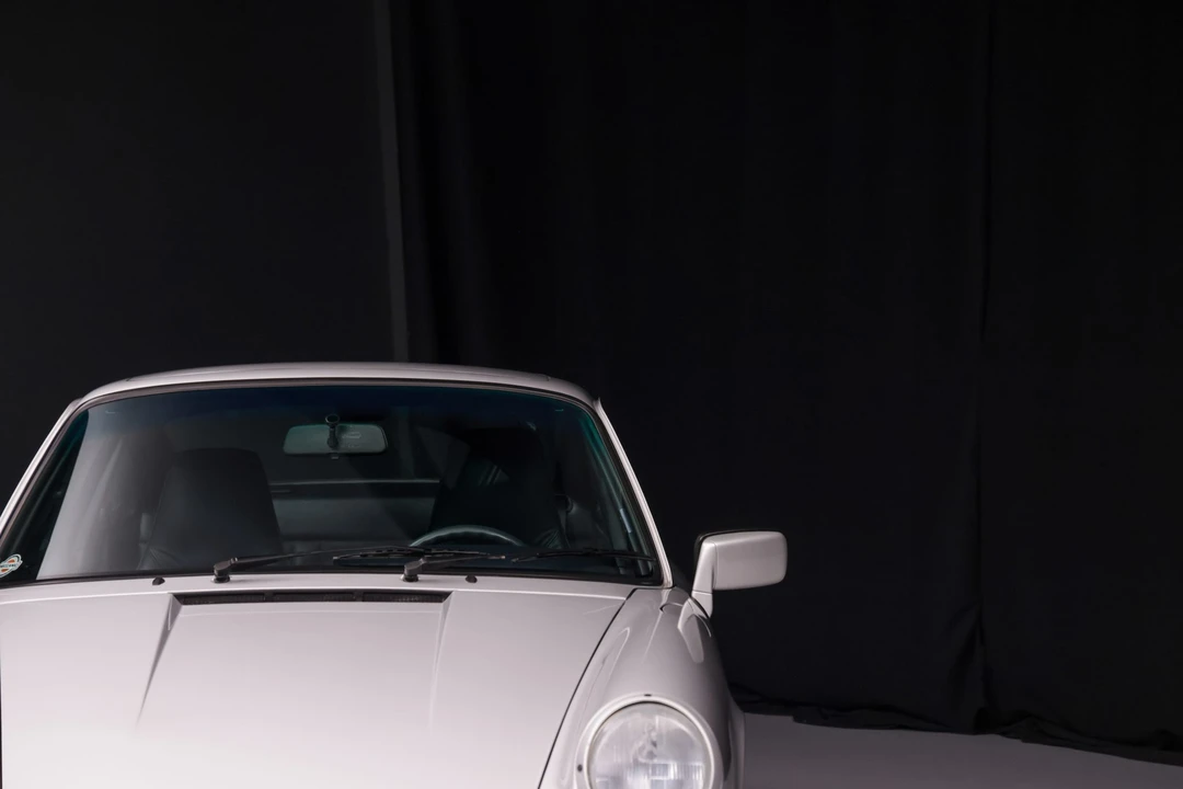 1990 Porsche 964 Carrera 4 - Image 13 of 31