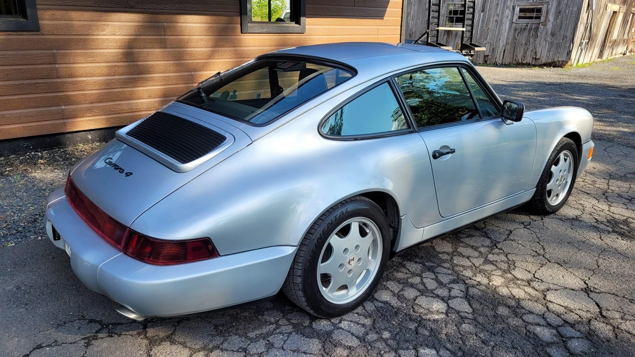 1990 Porsche 964 Carrera 4 - Image 26 of 31