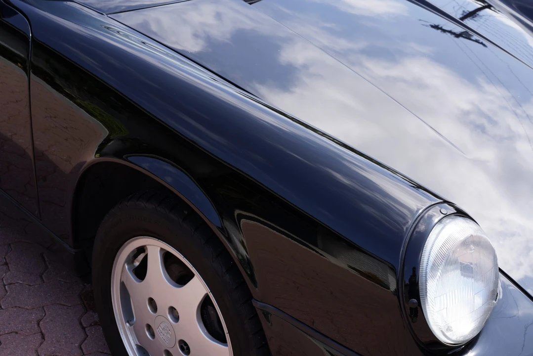 1990 Porsche 964 Carrera 4 - Image 14 of 31