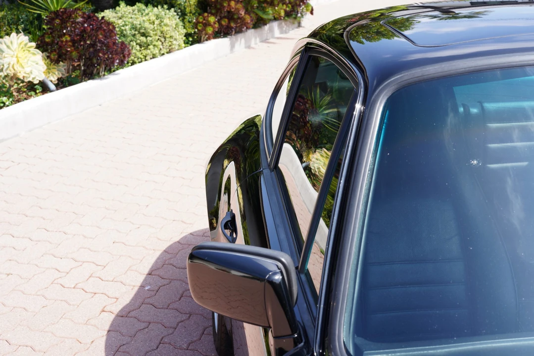 1990 Porsche 964 Carrera 4 - Image 26 of 31