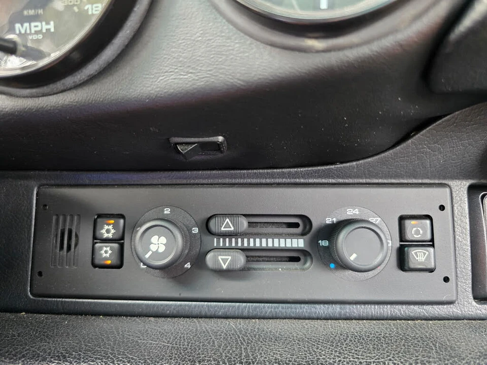 1990 Porsche 964 Carrera 4 - Image 20 of 31