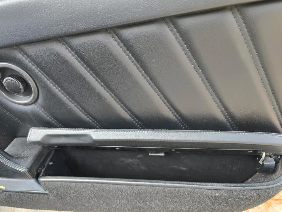 1990 Porsche 964 Carrera 4 - Image 25 of 31