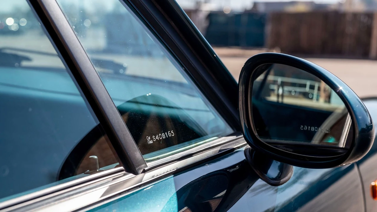 1990 Porsche 964 Carrera 4 - Image 28 of 31