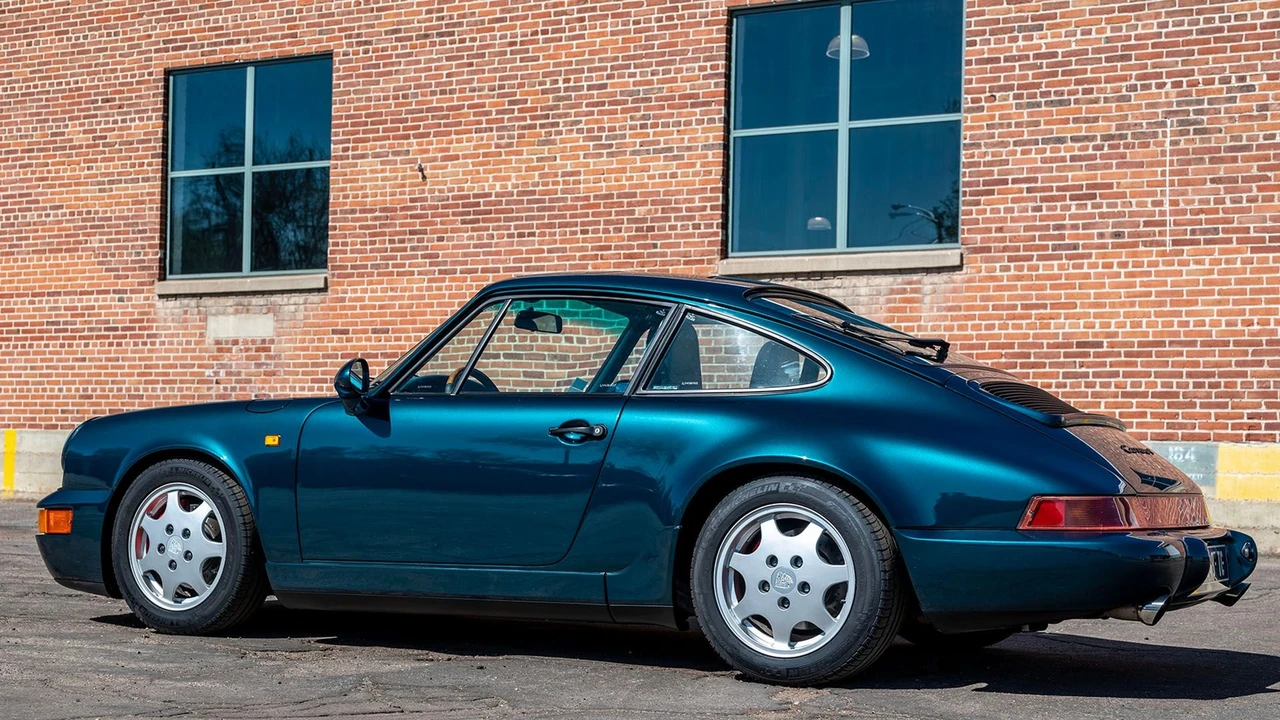1990 Porsche 964 Carrera 4 - Image 9 of 31