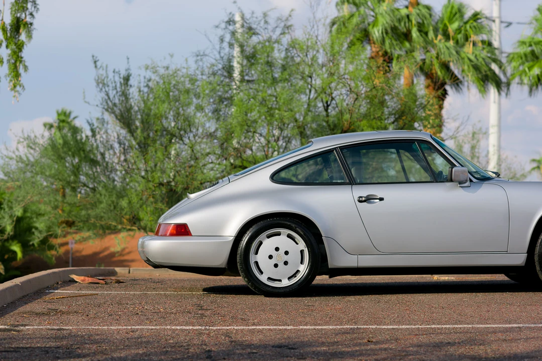 1990 Porsche 964 Carrera 4 - Image 11 of 31