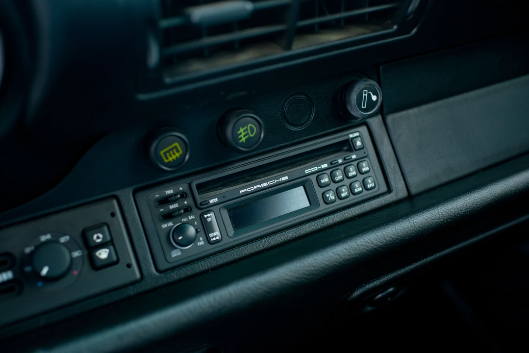 1990 Porsche 964 Carrera 4 - Image 25 of 31