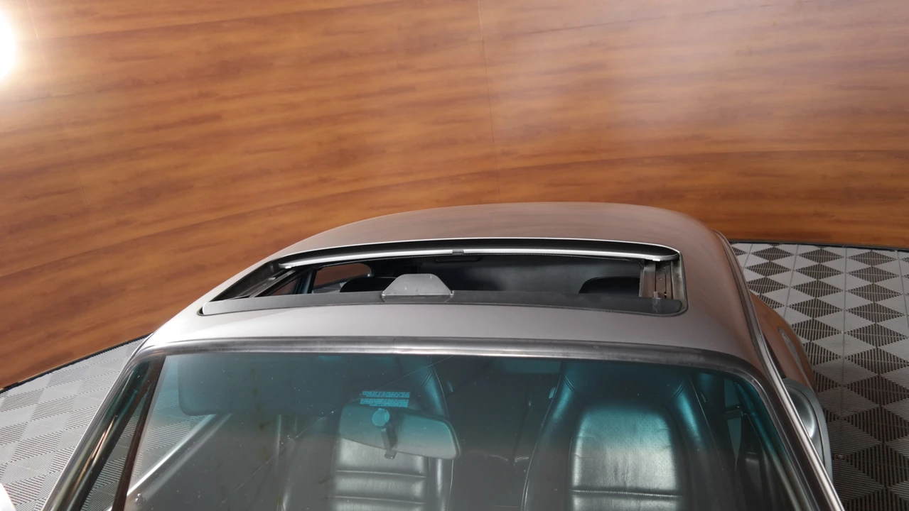 1990 Porsche 964 Carrera 4 - Image 24 of 31