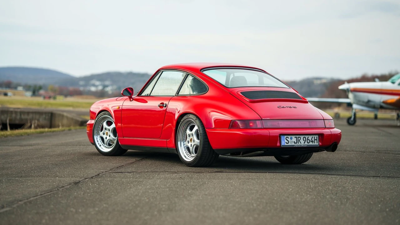 1990 Porsche 964 Carrera 4 - Image 17 of 31