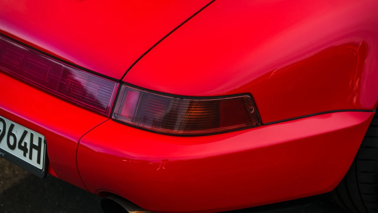 1990 Porsche 964 Carrera 4 - Image 25 of 31