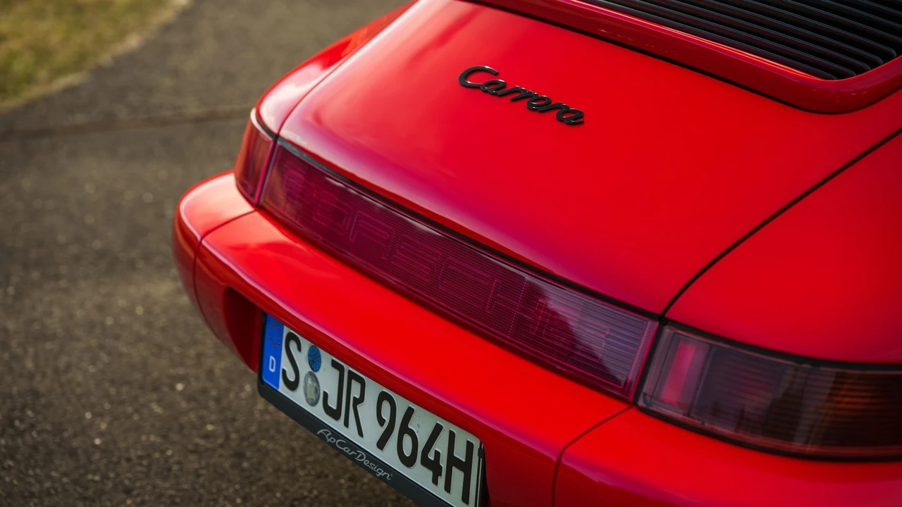 1990 Porsche 964 Carrera 4 - Image 27 of 31