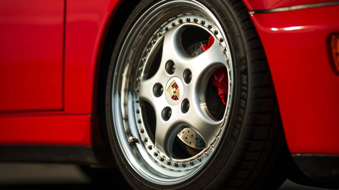 1990 Porsche 964 Carrera 4 - Image 9 of 31
