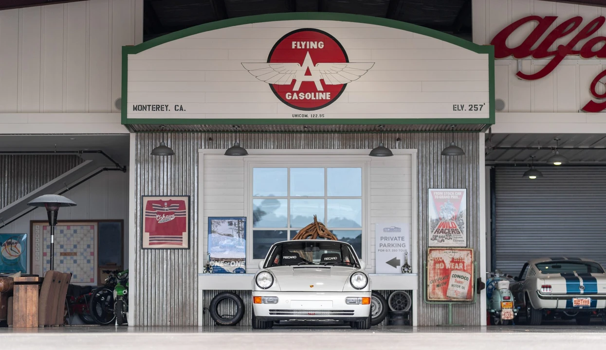 1990 Porsche 964 Carrera 4 - Image 28 of 31