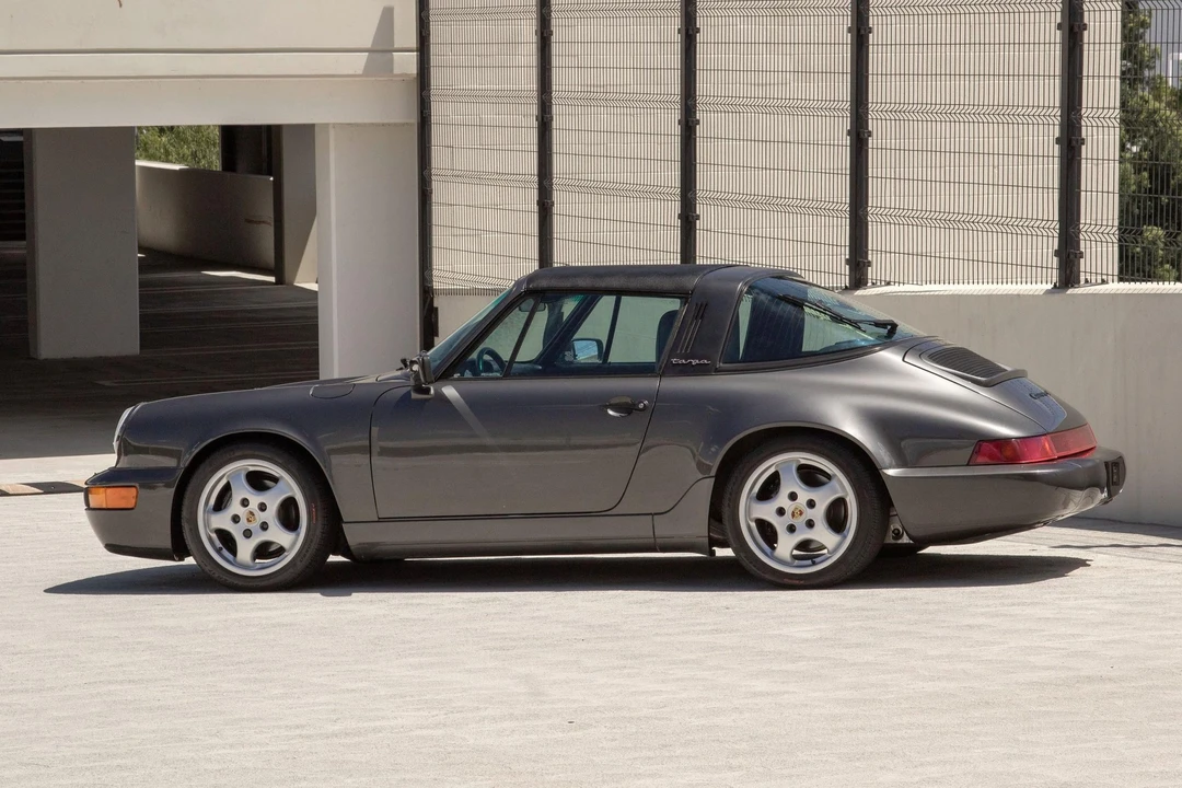1990 Porsche 964 Carrera 4 - Image 4 of 31