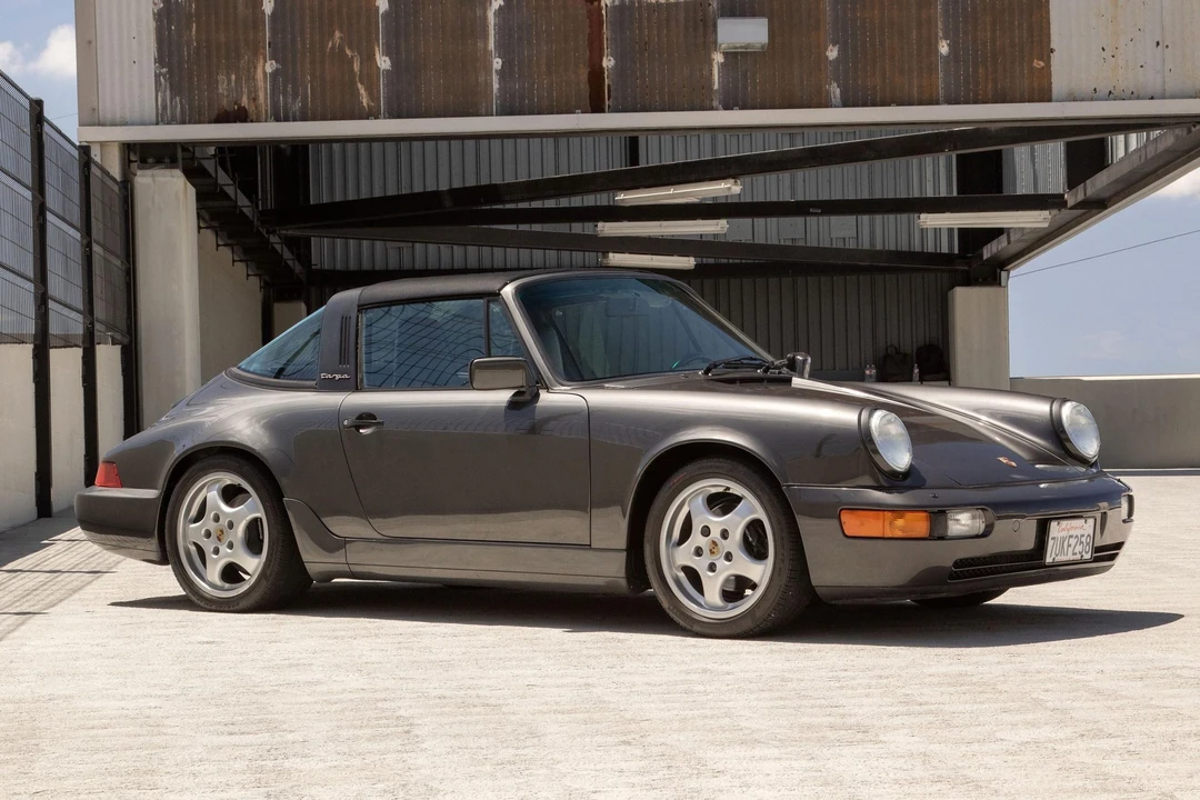 1990 Porsche 964 Carrera 4 - Image 13 of 31