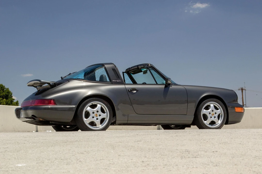 1990 Porsche 964 Carrera 4 - Image 25 of 31