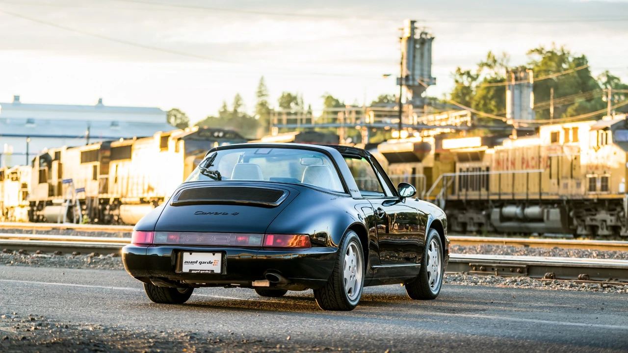 1990 Porsche 964 Carrera 4 - Image 14 of 31