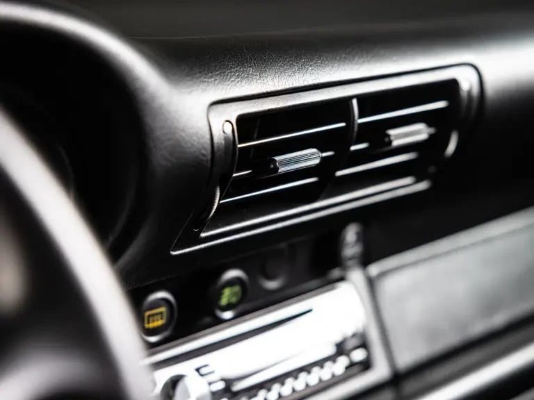 1990 Porsche 964 Carrera 4 - Image 23 of 31