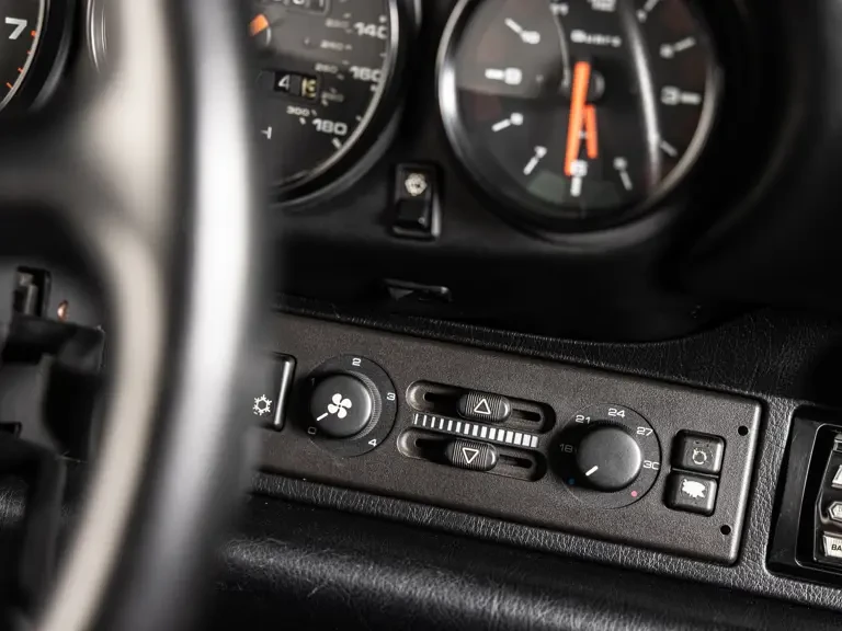 1990 Porsche 964 Carrera 4 - Image 22 of 31