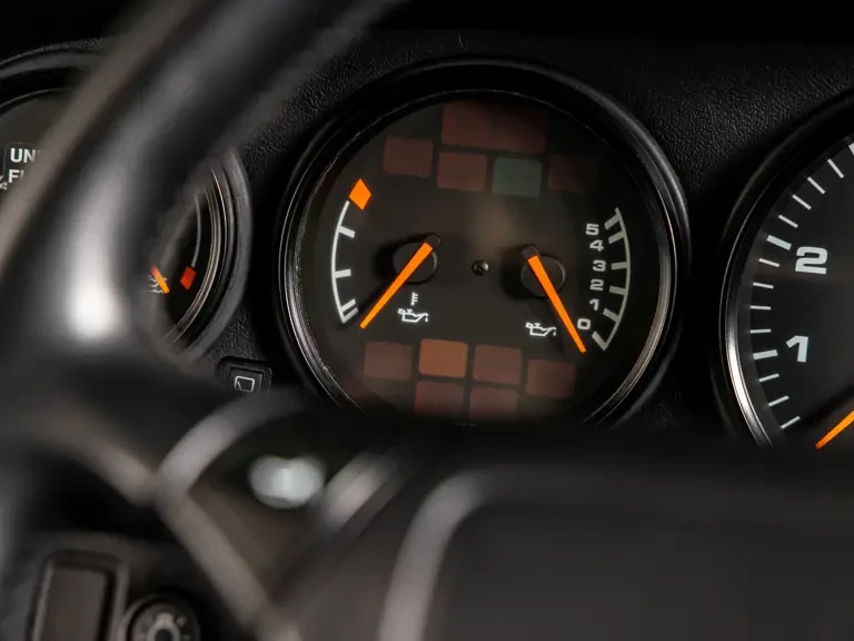 1990 Porsche 964 Carrera 4 - Image 17 of 31