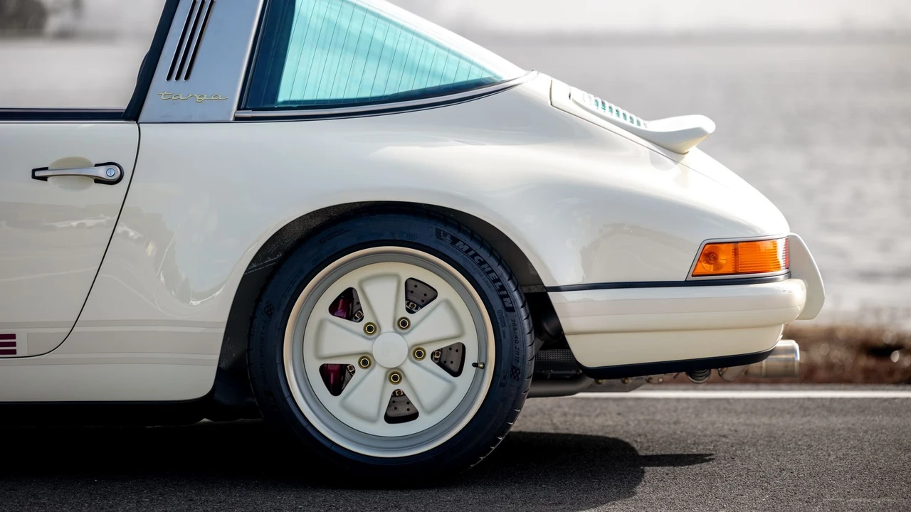1990 Porsche Reimagined by Singer - Image 18 of 31