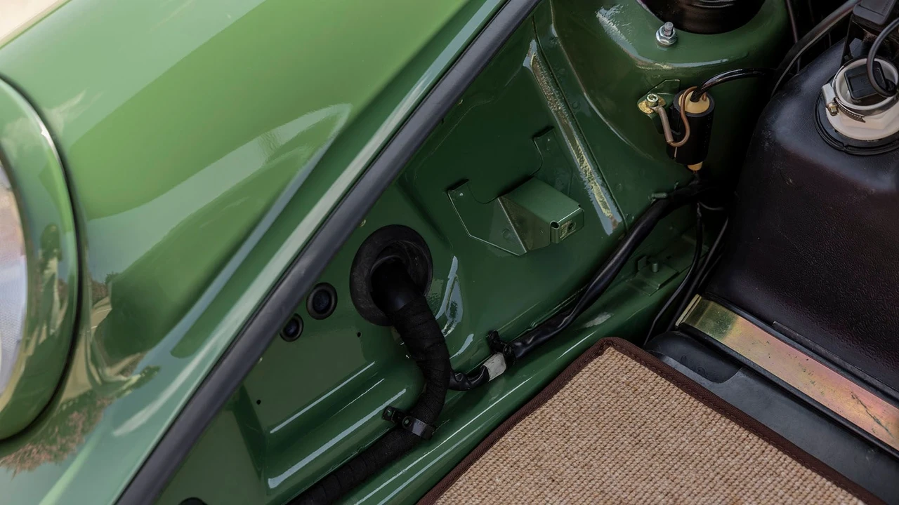 1990 Porsche 911 - Image 8 of 31