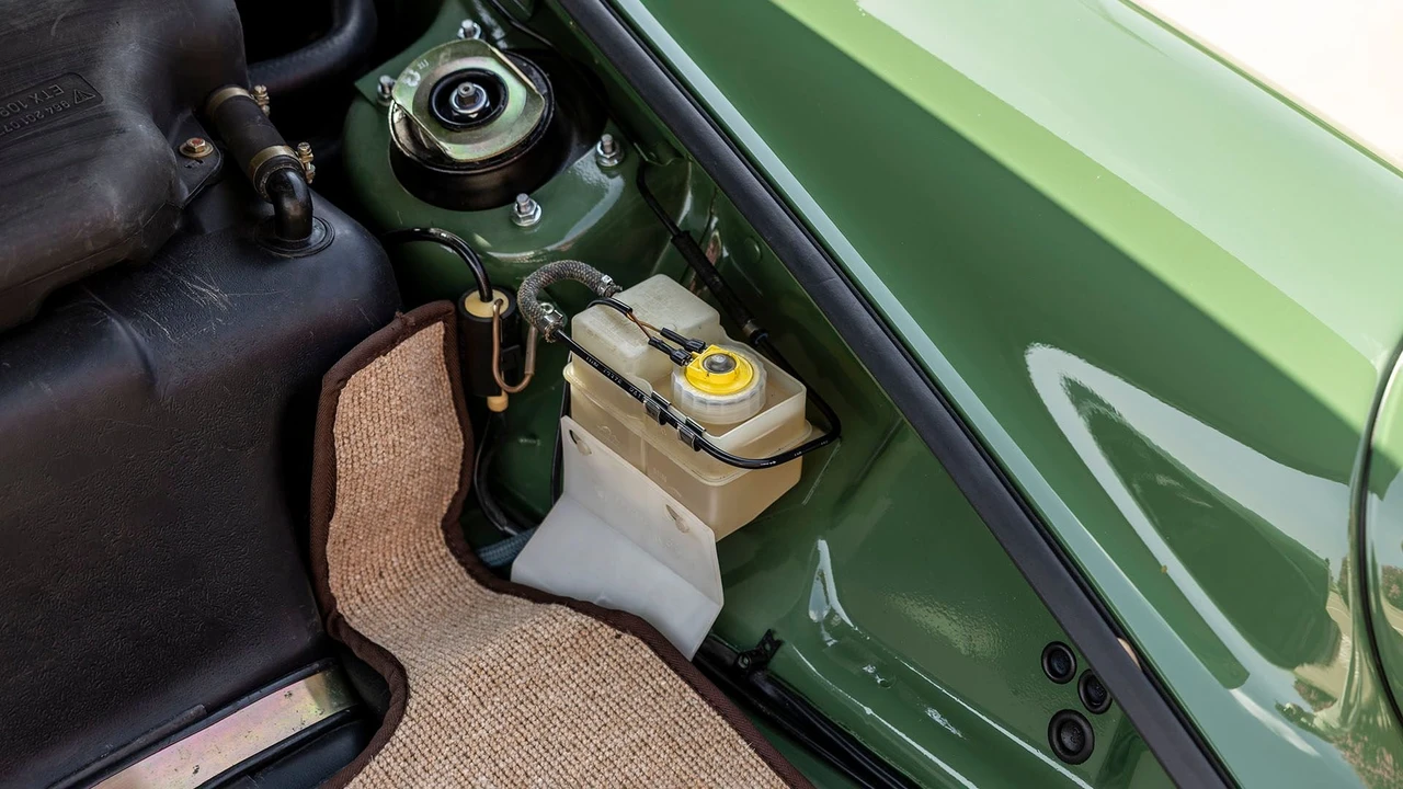 1990 Porsche 911 - Image 14 of 31
