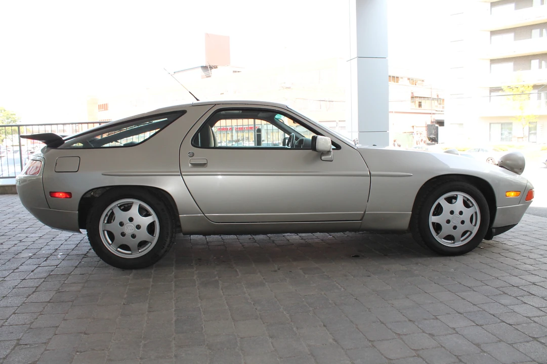 1990 Porsche 928 GT - Image 8 of 31