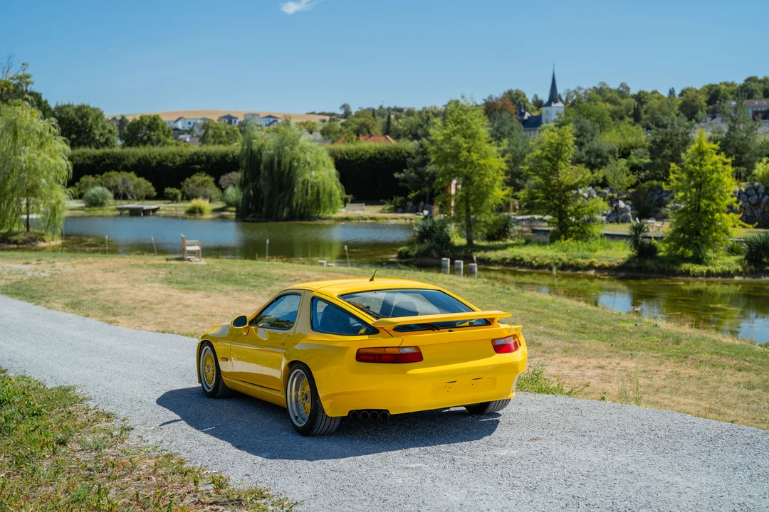 1990 Porsche 928 S4 - Image 13 of 31