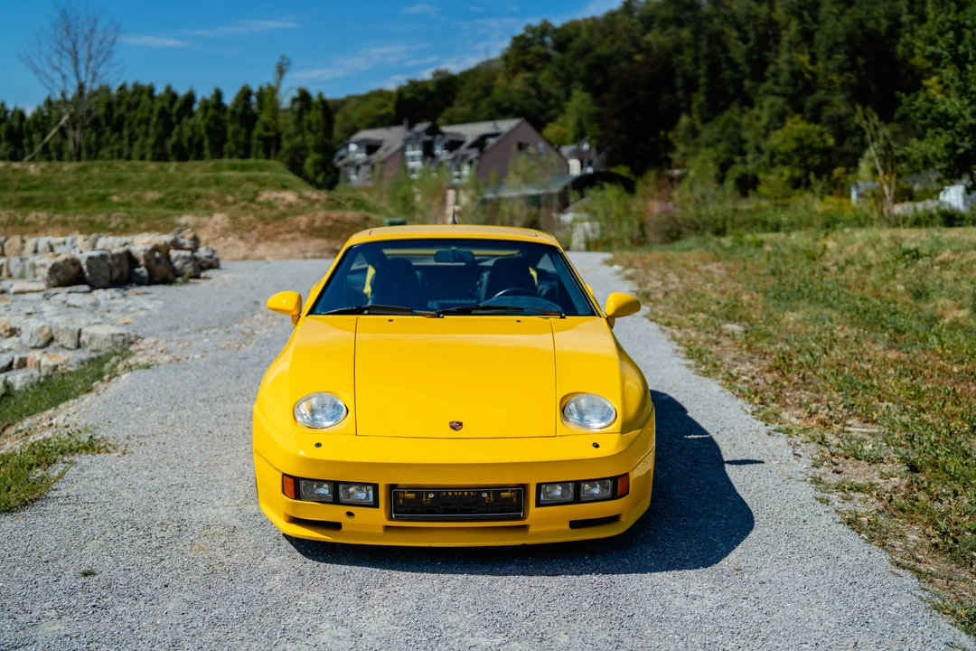 1990 Porsche 928 S4 - Image 2 of 31