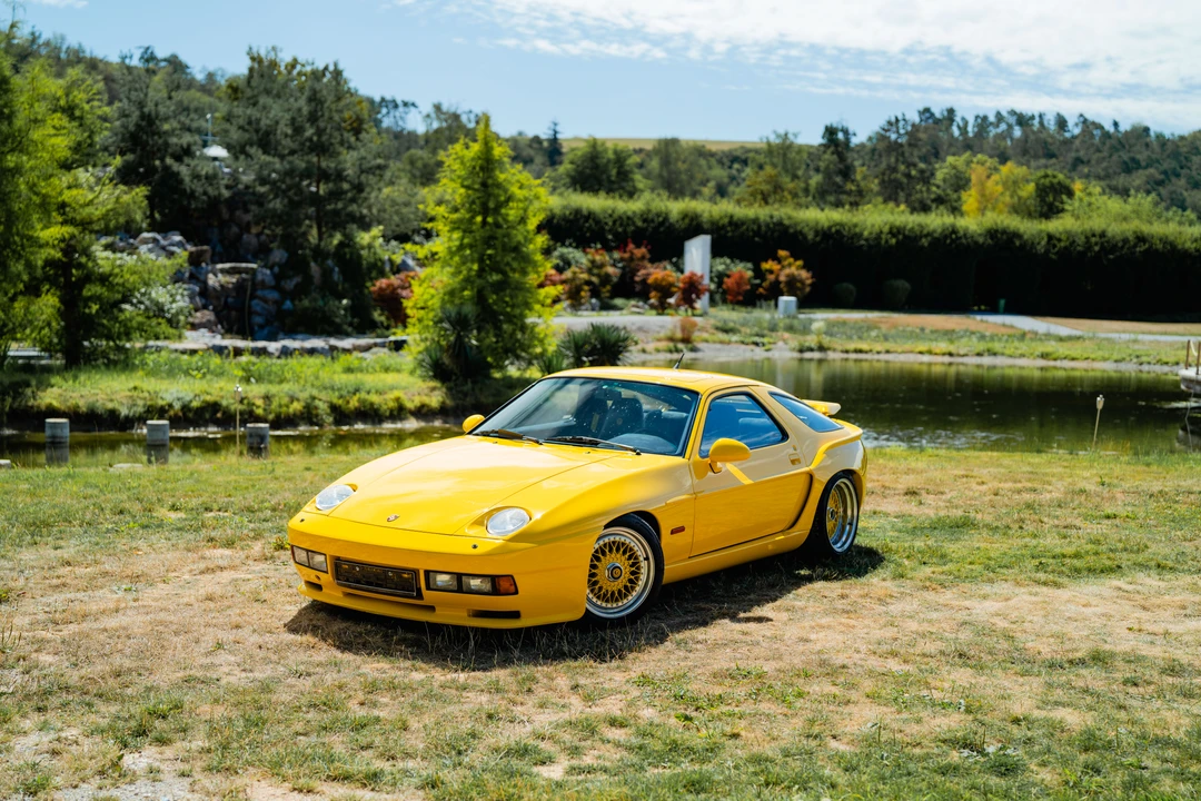 1990 Porsche 928 S4 - Image 18 of 31