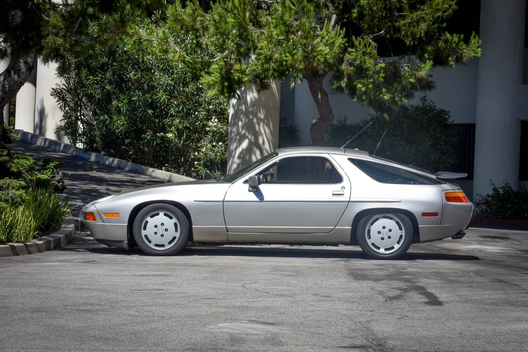 1990 Porsche 928 S4 - Image 7 of 31