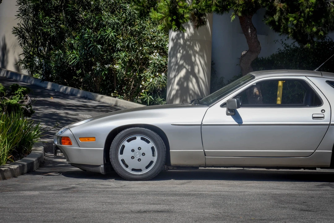 1990 Porsche 928 S4 - Image 14 of 31