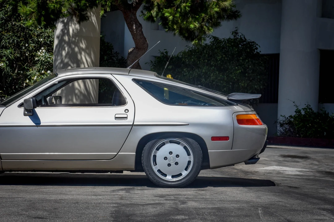 1990 Porsche 928 S4 - Image 15 of 31