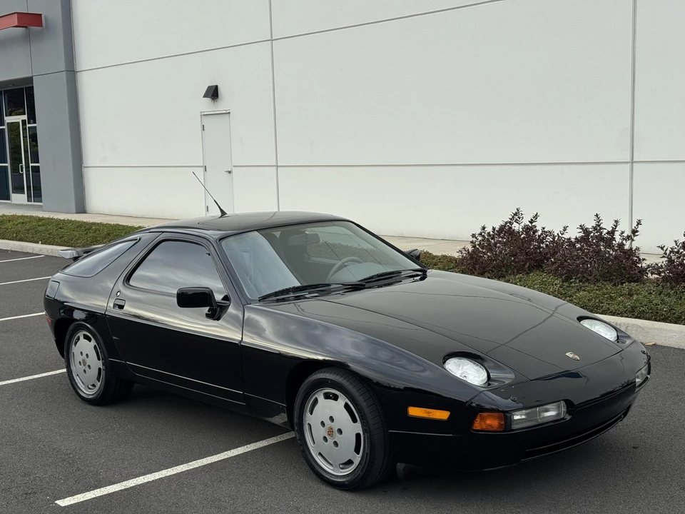 1990 Porsche 928 S4 - Image 2 of 31