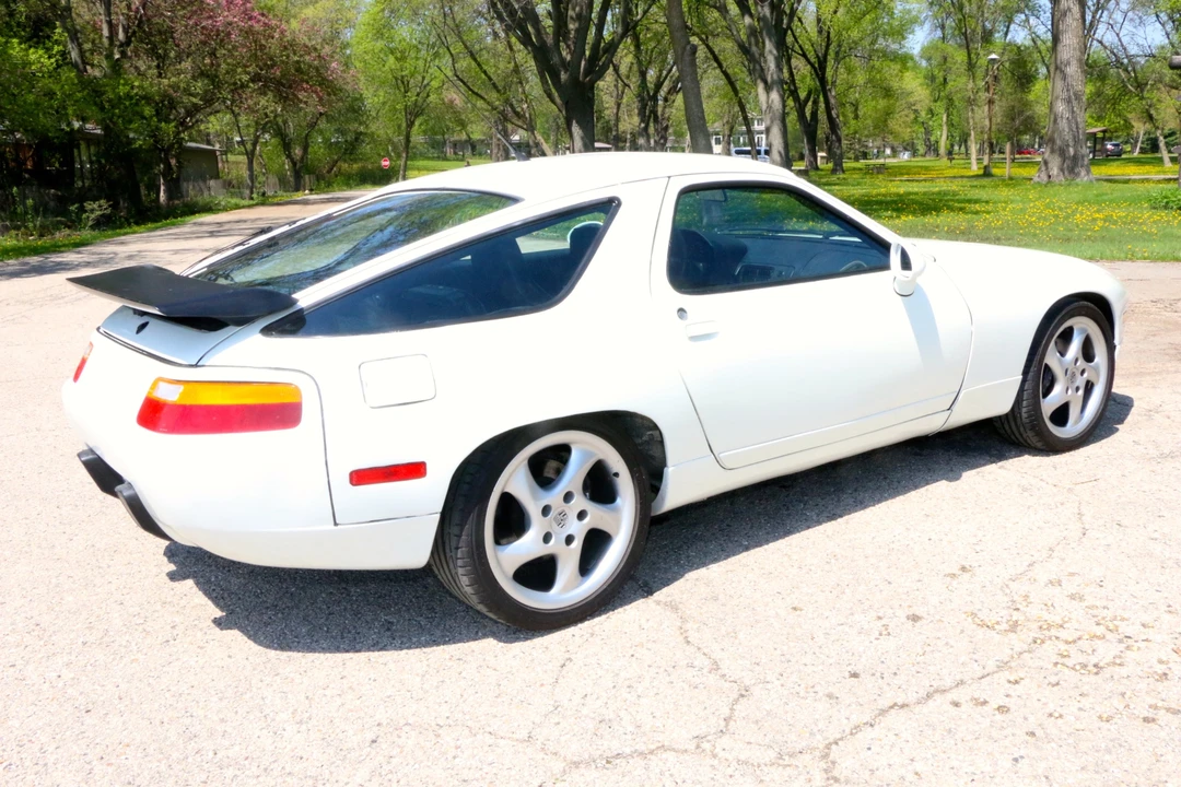 1990 Porsche 928 S4 - Image 2 of 31