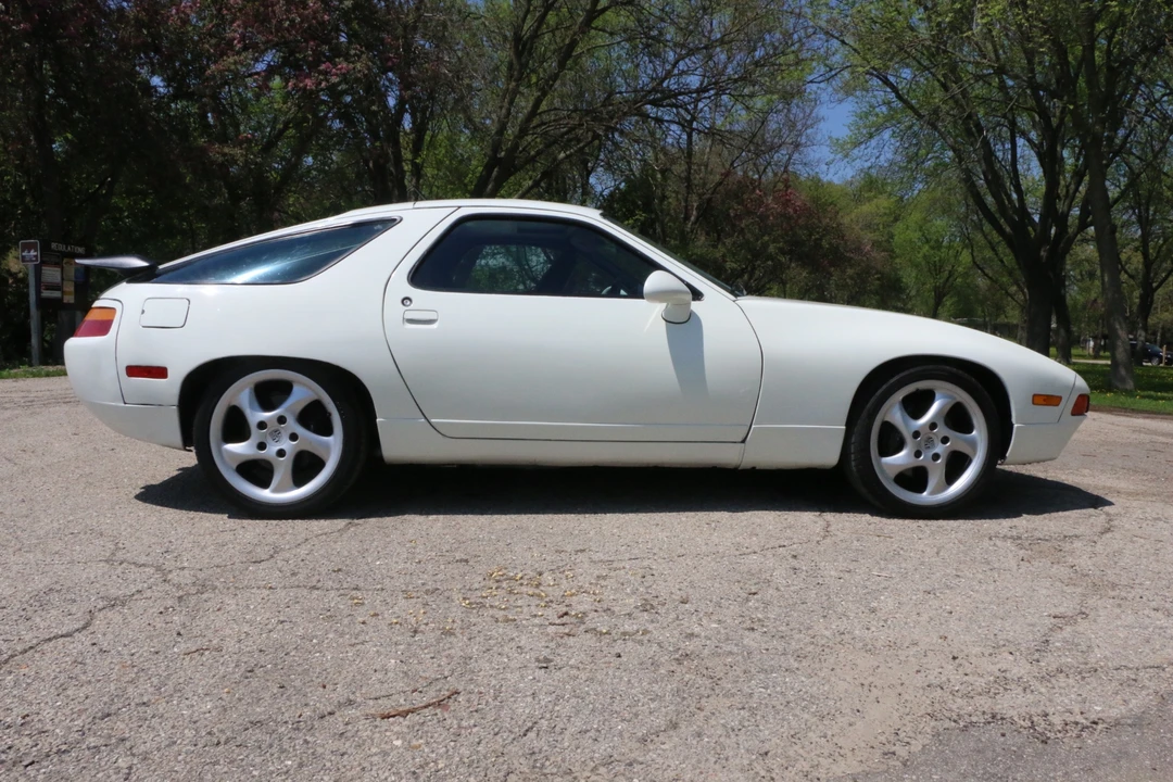 1990 Porsche 928 S4 - Image 5 of 31