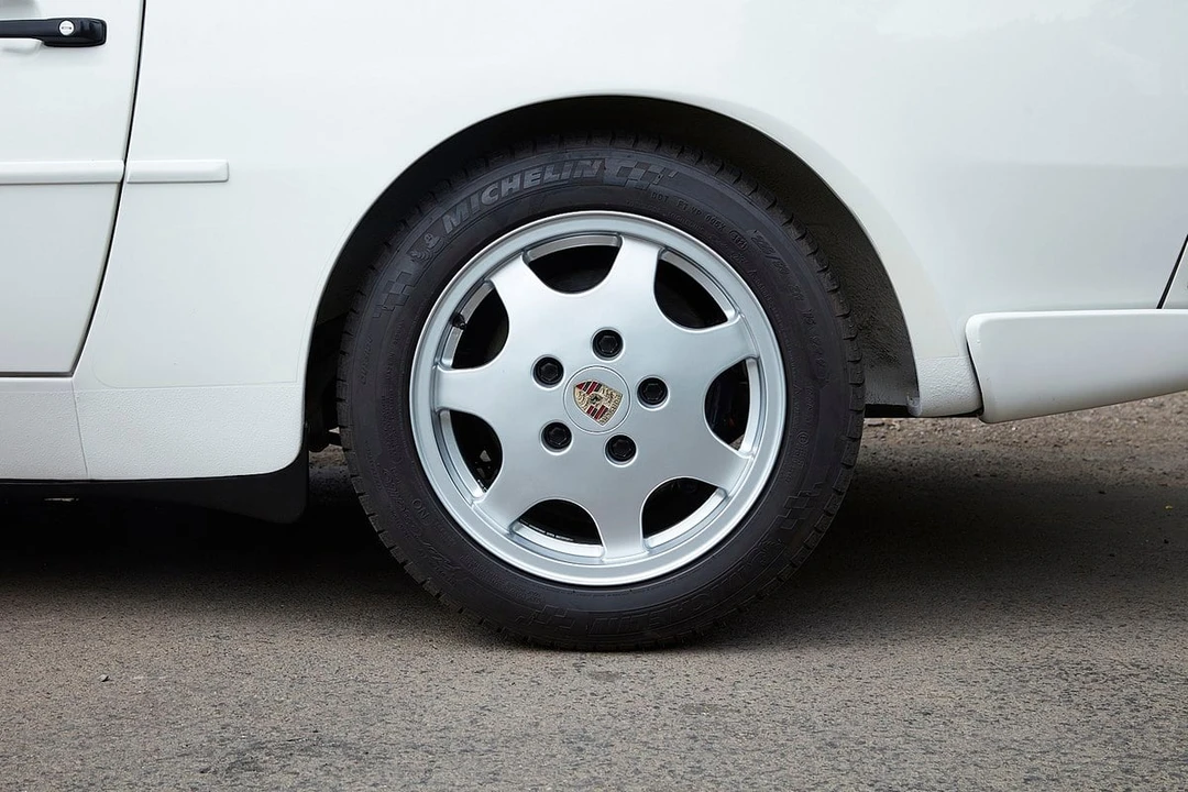 1990 Porsche 944 S2 - Image 15 of 30