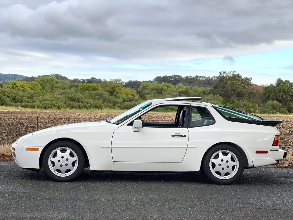 1990 Porsche 944 S2 - Image 8 of 31