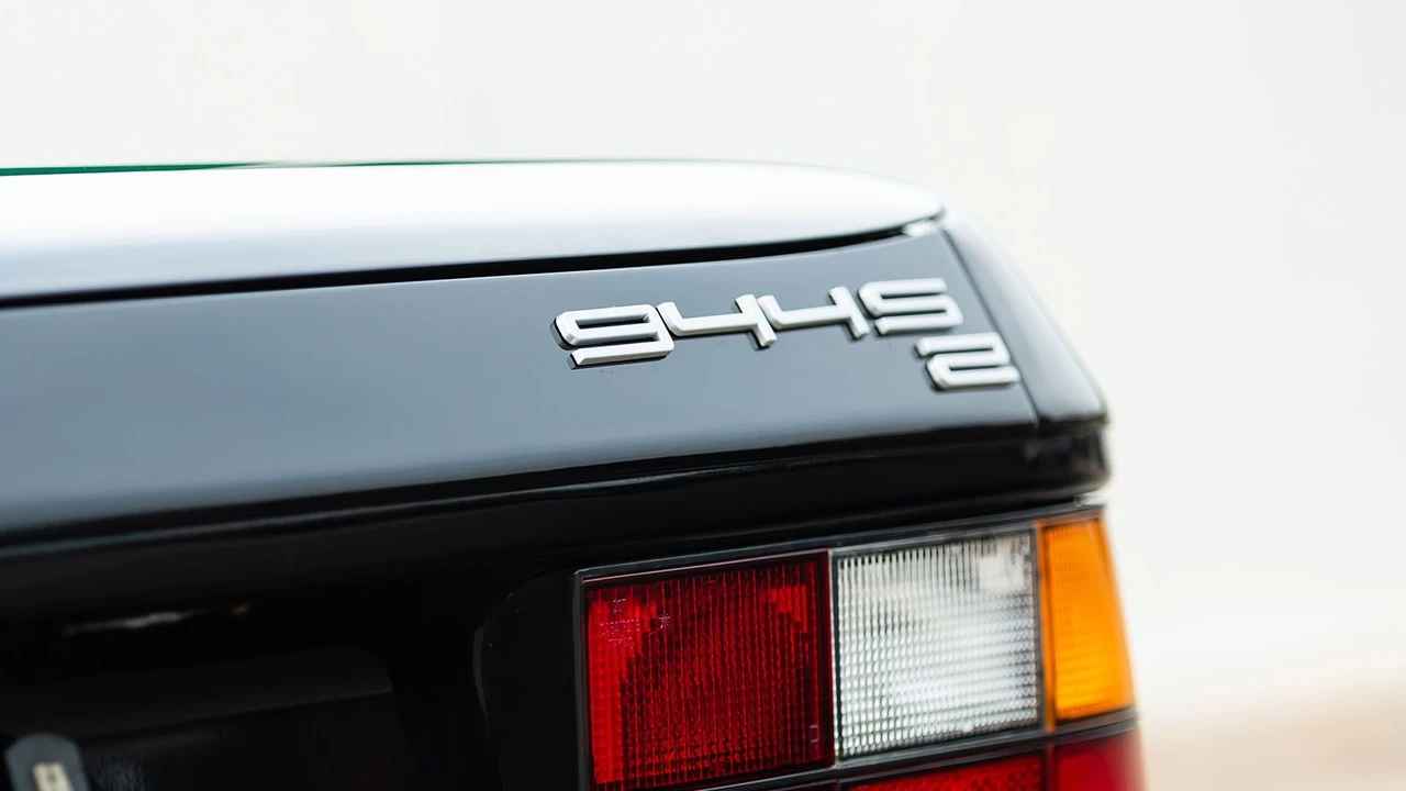 1990 Porsche 944 S2 - Image 2 of 29