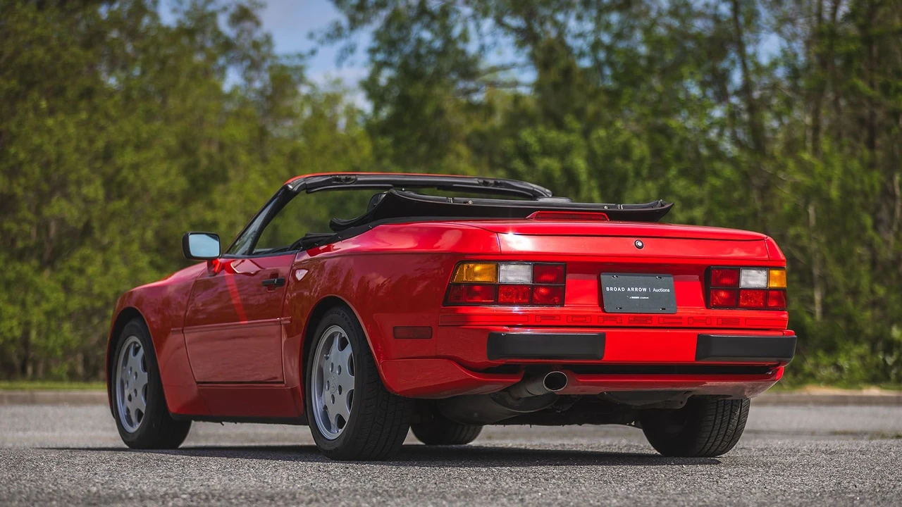 1990 Porsche 944 S2 - Image 2 of 31
