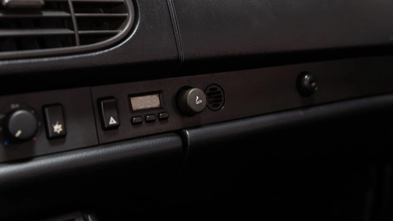 1990 Porsche 944 S2 - Image 25 of 31