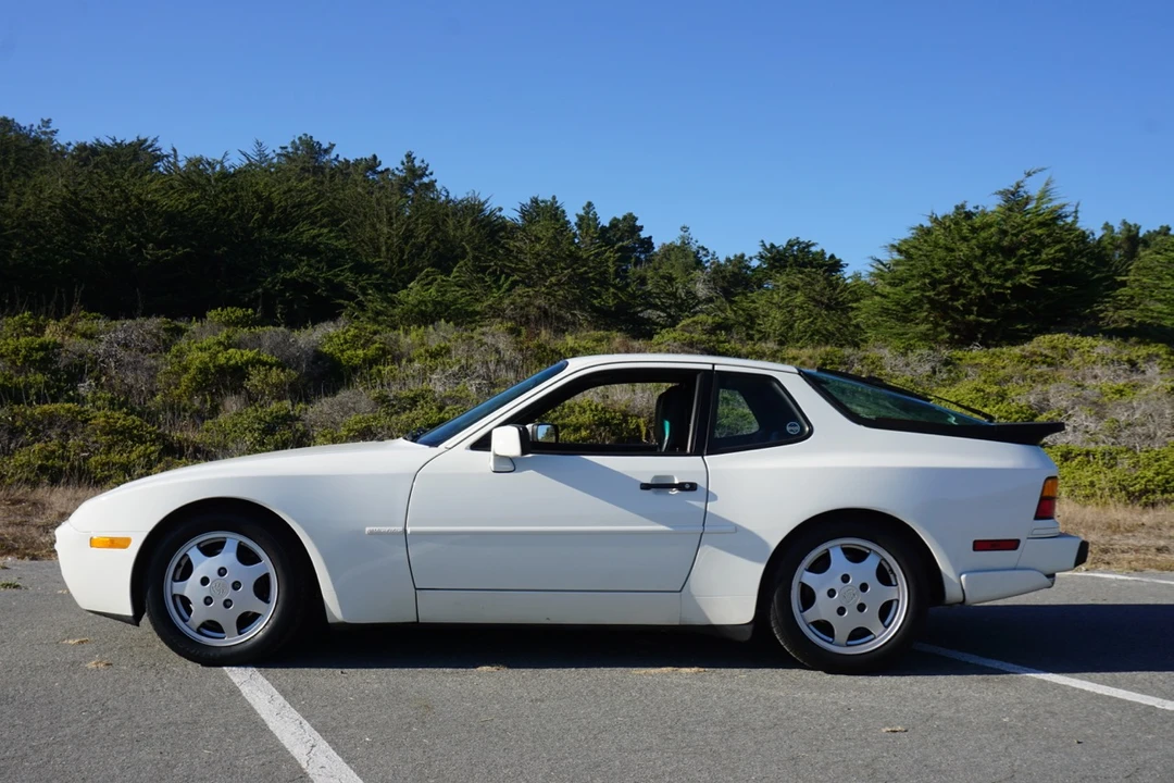 1990 Porsche 944 S2 - Image 2 of 31