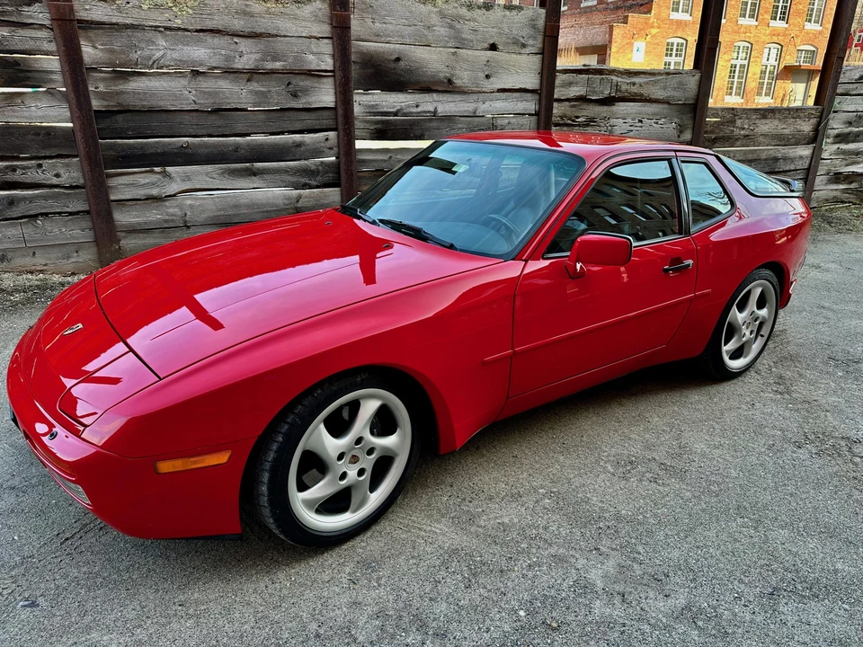 1990 Porsche 944 Turbo - Image 2 of 31