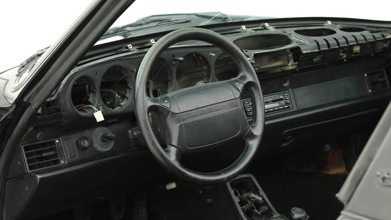 1990 Porsche 964 Carrera 4 - Image 27 of 31