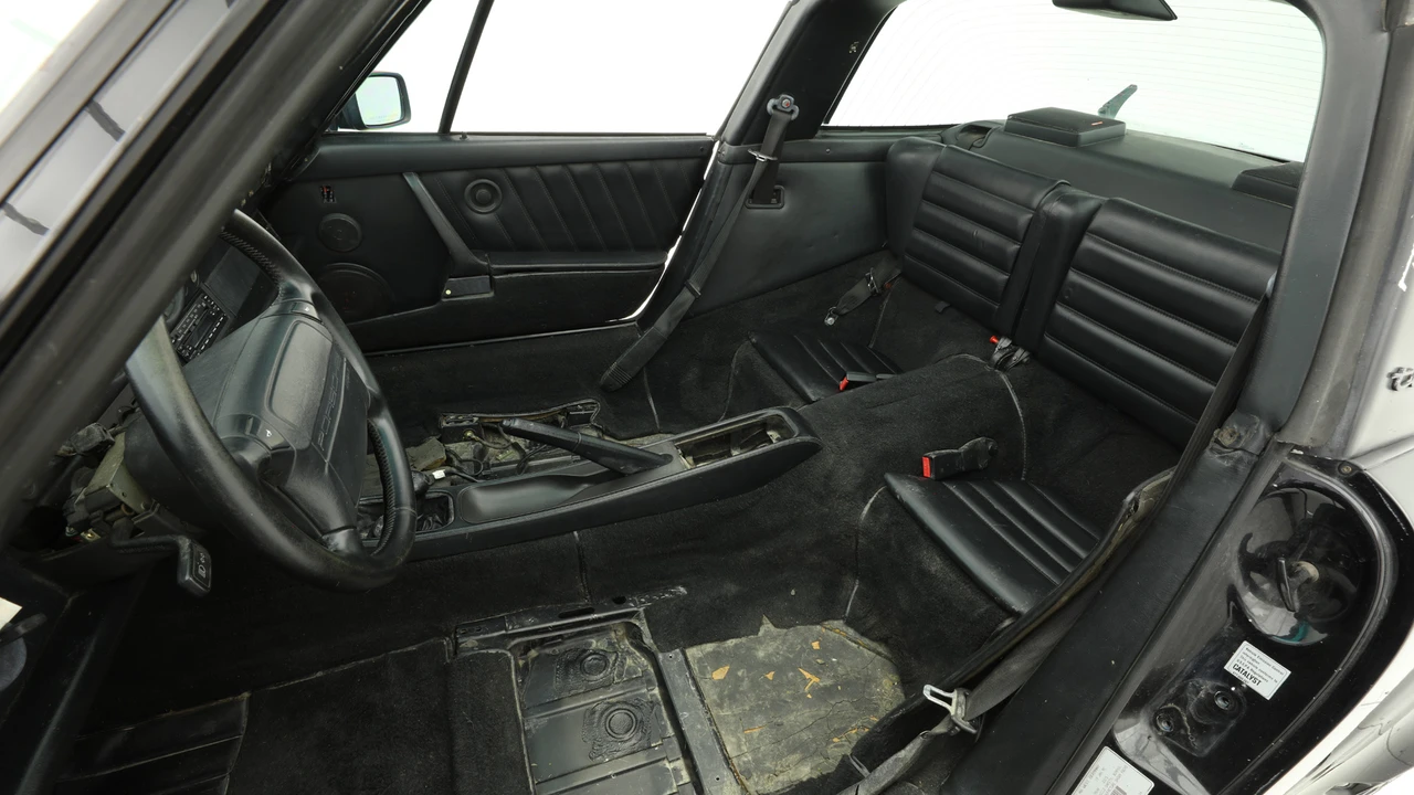 1990 Porsche 964 Carrera 4 - Image 26 of 31