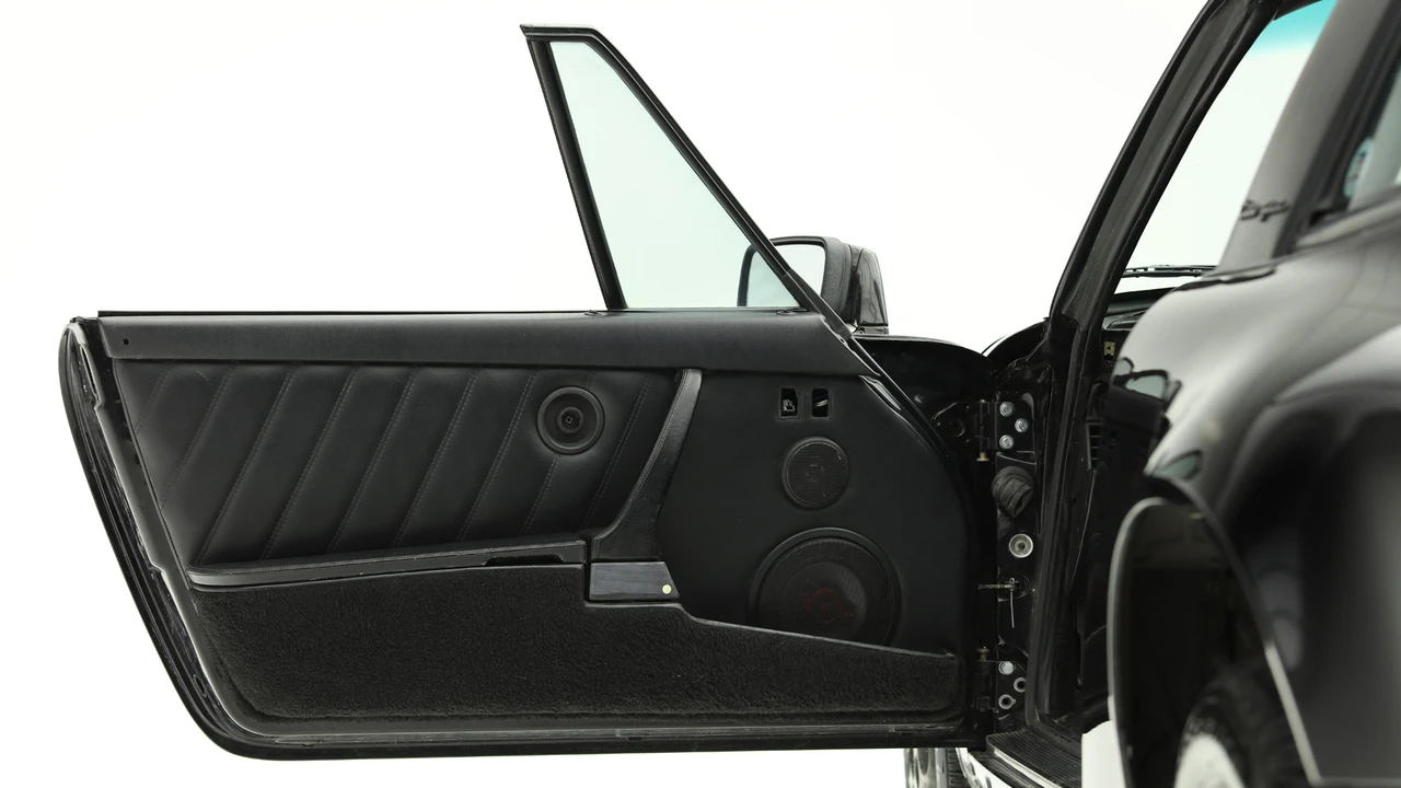 1990 Porsche 964 Carrera 4 - Image 29 of 31