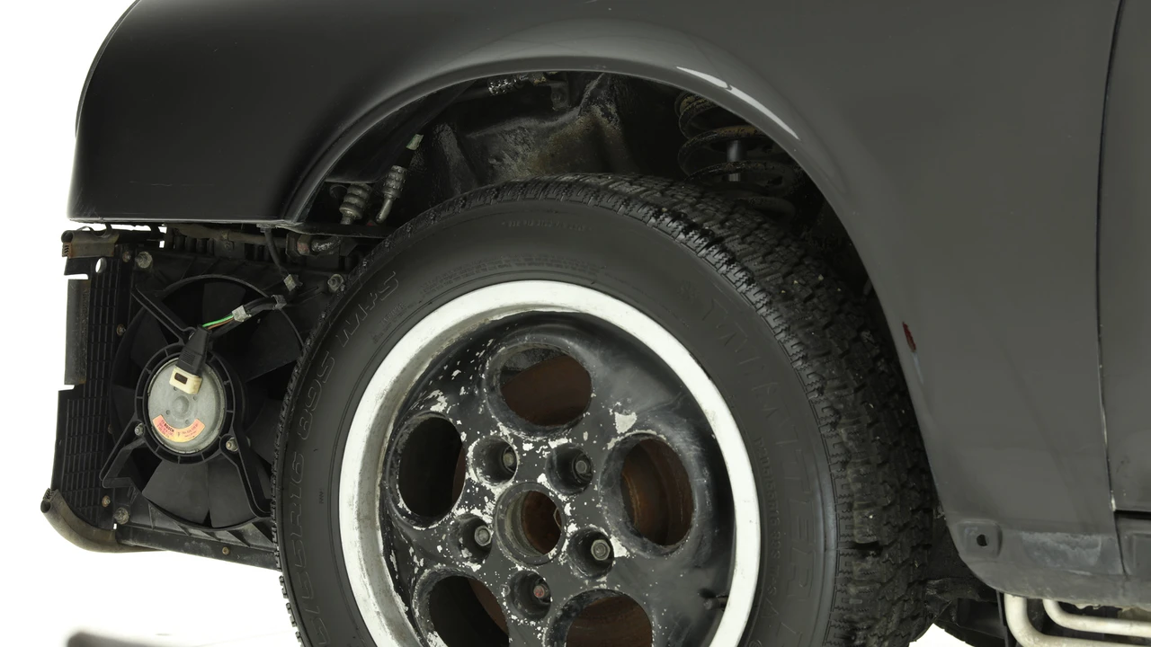 1990 Porsche 964 Carrera 4 - Image 13 of 31
