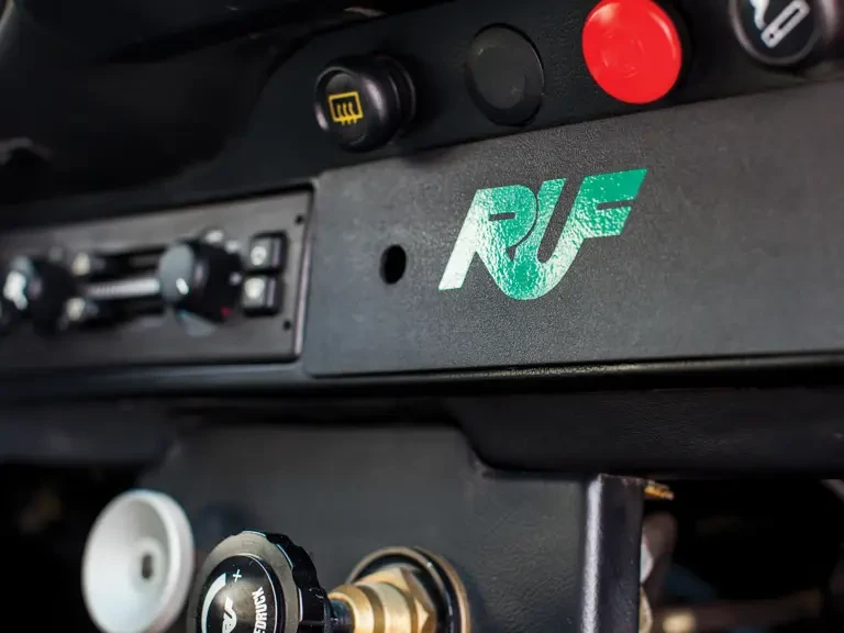 1990 Porsche 964 Carrera 4 - Image 19 of 30