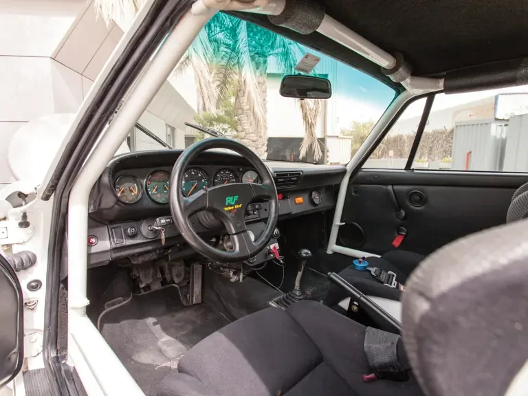 1990 Porsche 964 Carrera 4 - Image 24 of 30