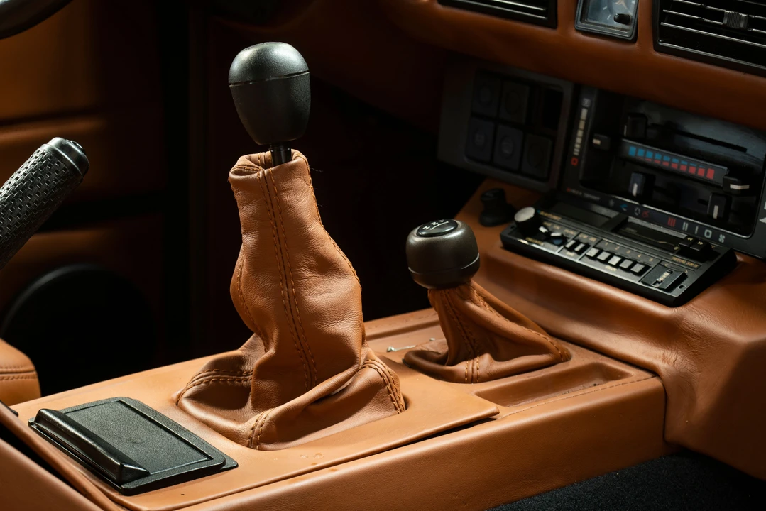 1990 Land Rover Range Rover Classic - Image 11 of 15